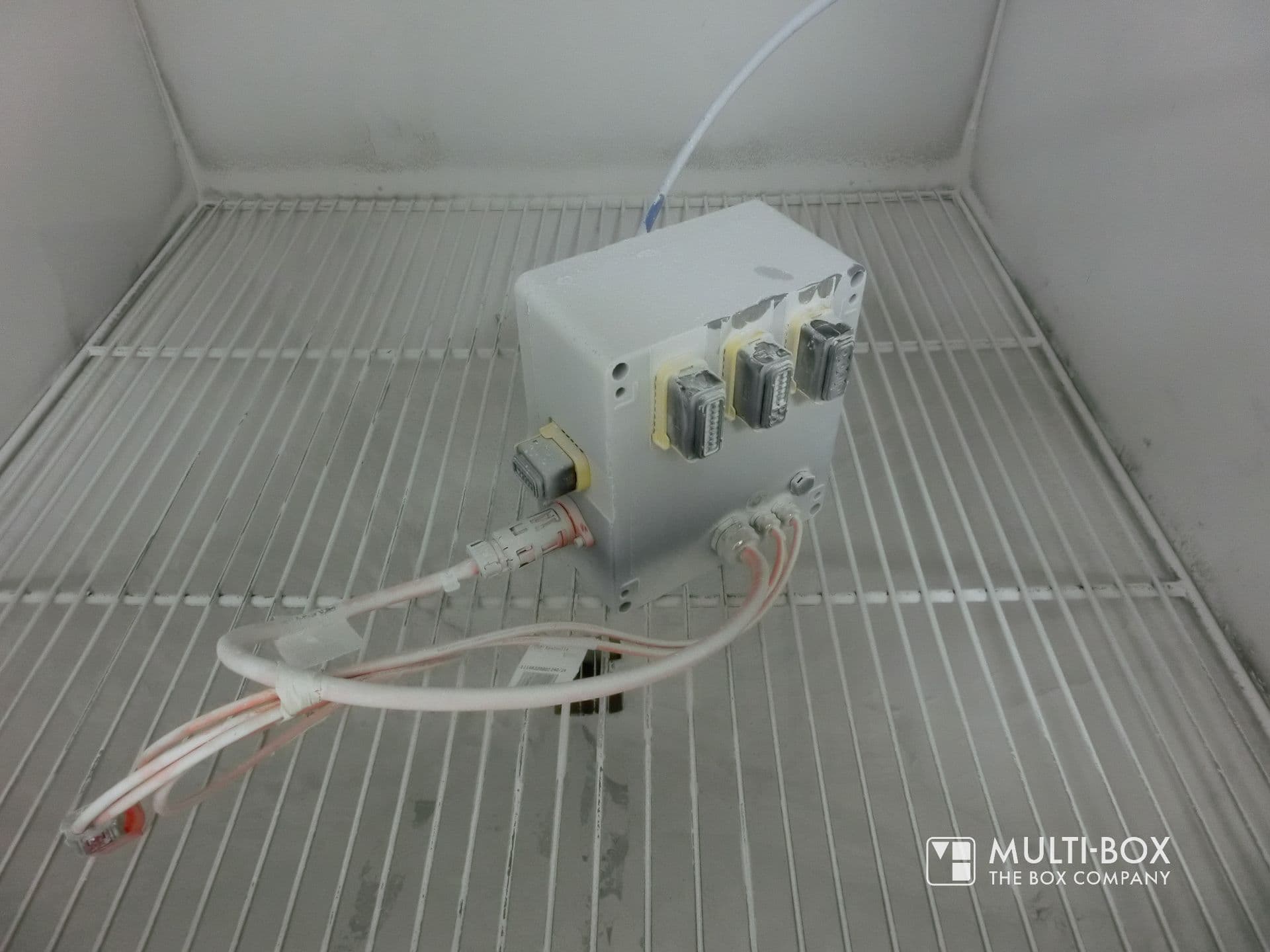 MBA enclosure from MULTI-BOX during an IP protection type test in accordance with DIN EN 60529 to test dust-tightness.